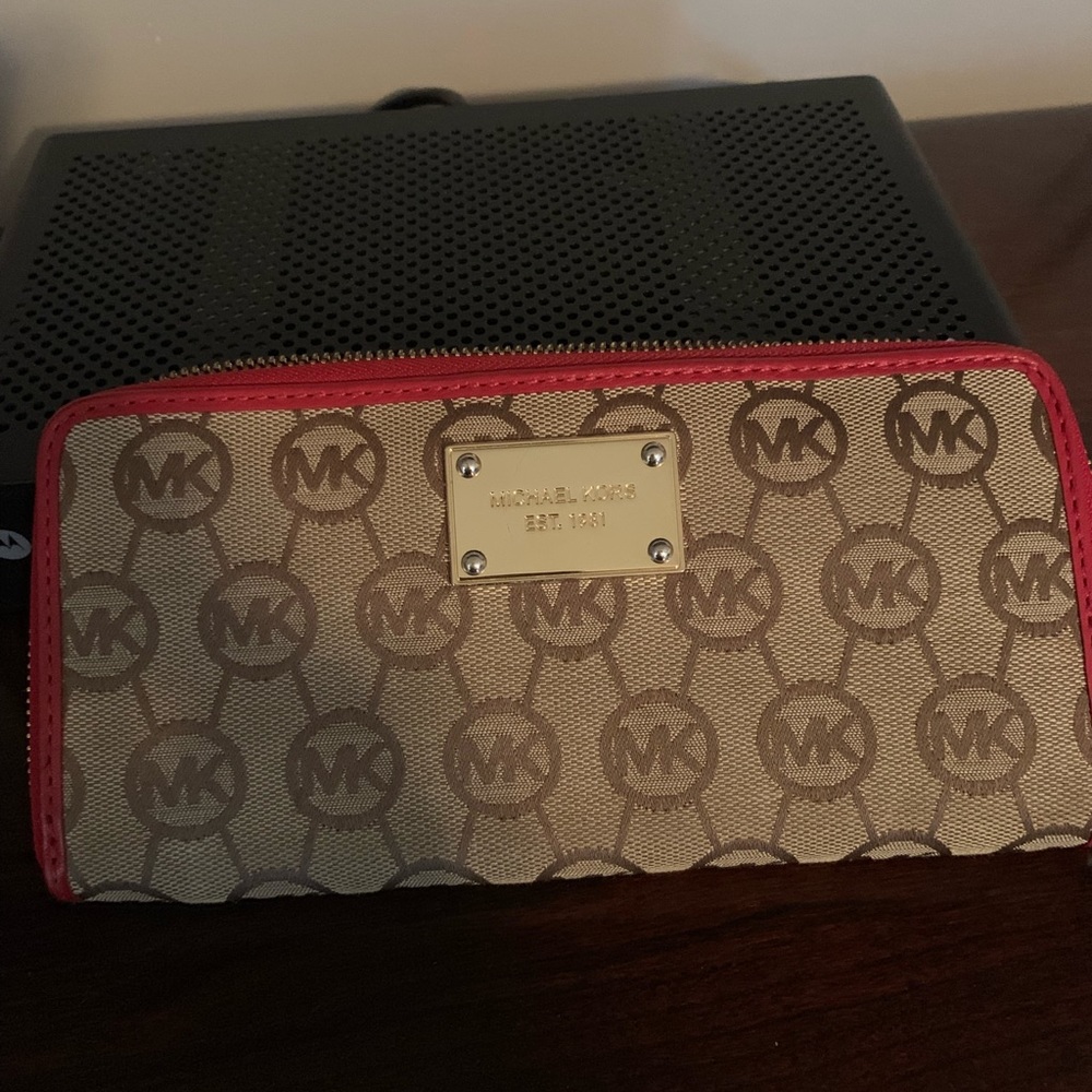 Michael kors wallet